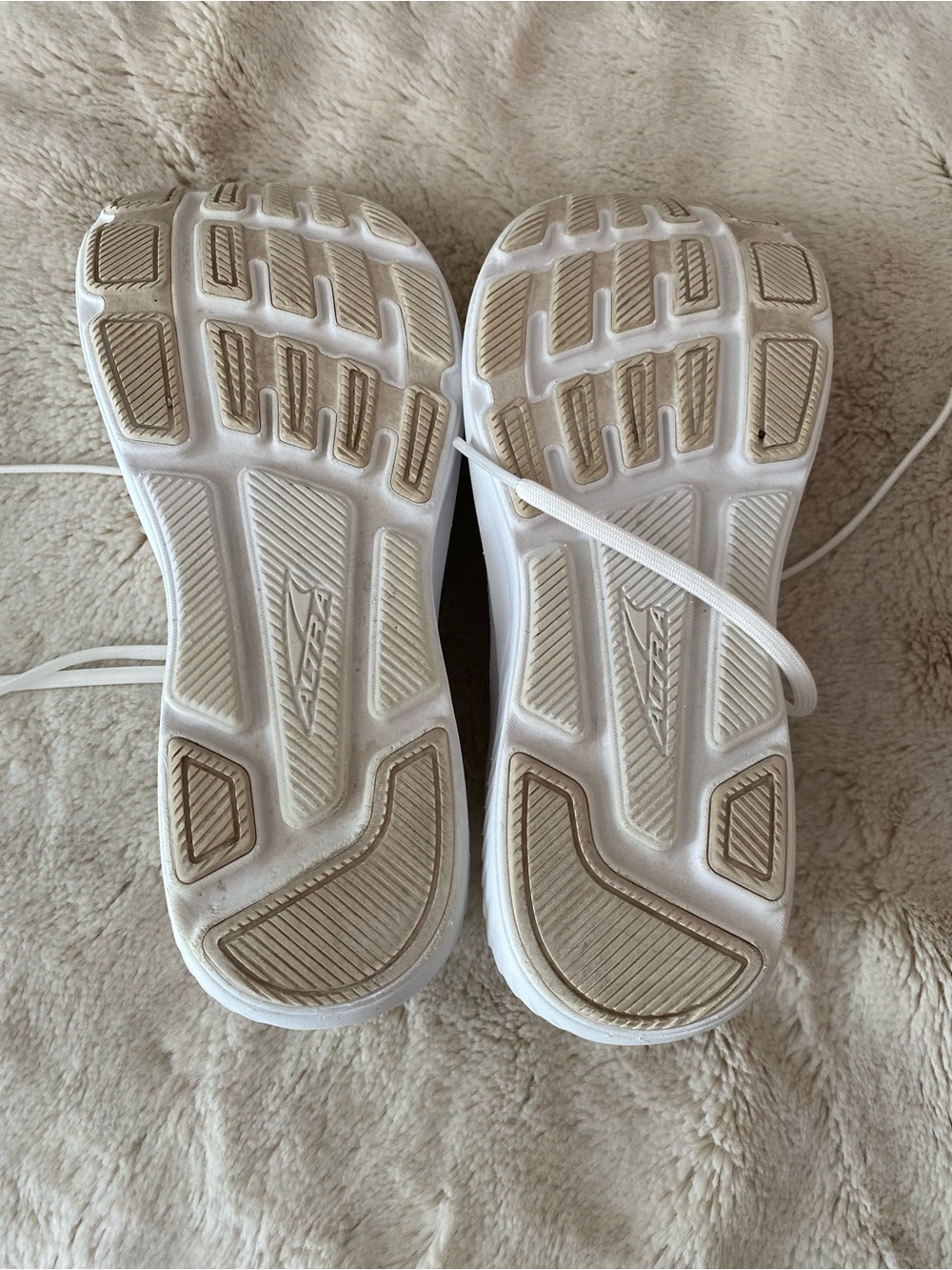 Altra women’s Escalante 4 white running/ walking sneakers - Picture 10 of 10